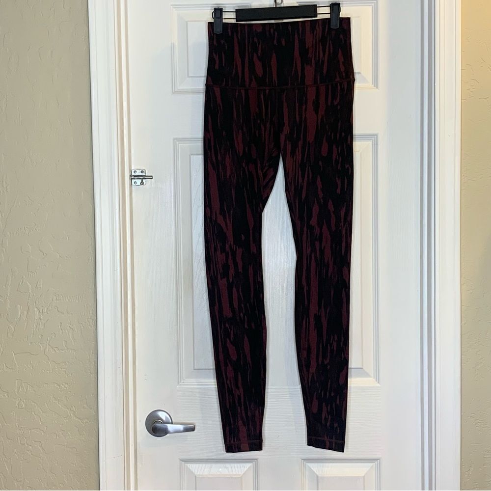 Lululemon Wunder Under Pant Painted Animal Bordeaux Drama Black Size 6